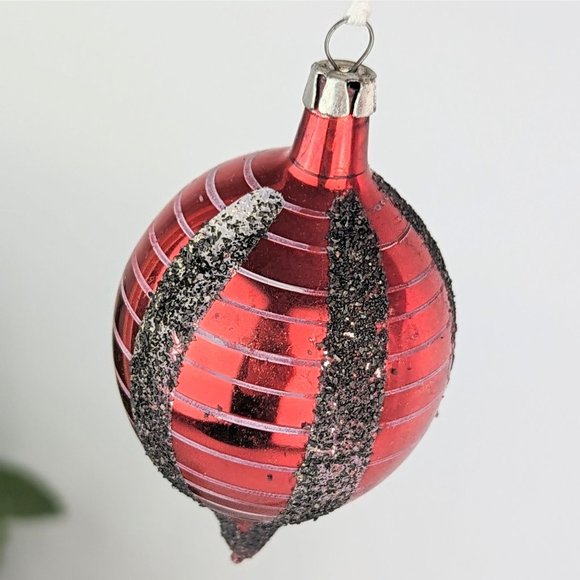 Set of 3 Vtg 1950s Red Orange Reflector Teardrop Ornaments Concave Indent Shiny - Picture 3 of 9